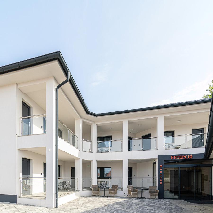 Jam Panzió Hotel Kapuvár Exterior foto